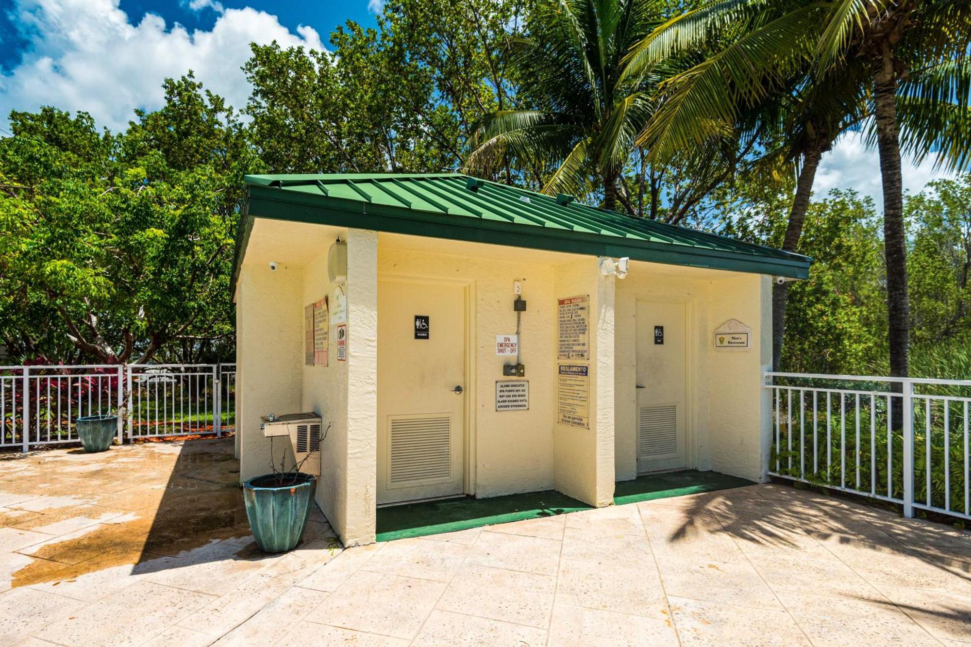 Sunrise Suites Big Kahuna Suite #202 Key West Rum bild